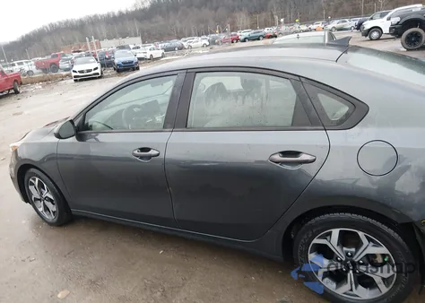 2021 Kia Forte Lxs z USA, uszkodzony, nr VIN 3KPF24AD7ME381453